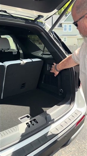 Watch the 2027 Ford Explorer’s 3rd Row Disappear! 👀 #Shorts