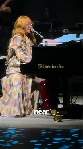 Tori Amos – Winter LIVE ❄️ “When You Gonna Make Up Your Mind?” #shorts