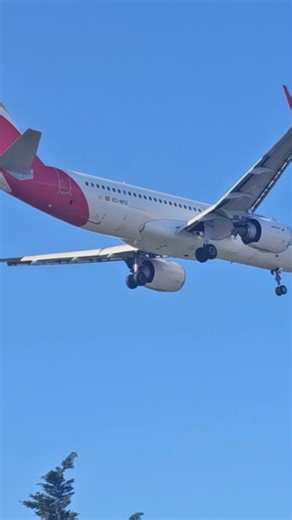 Iberia Airlines Airbus A320 landing at Heathrow Airport #travel #aviation #airbus