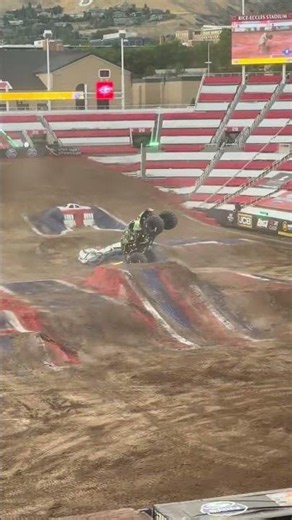 Dalton Widner going HUGE 🐢 💪 #MonsterJam #MonsterTrucks #MJWF #MonsterJamWorldFinals #BKT