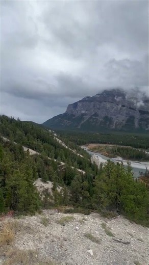 Gazing at the Canadian Rockies, Tourland from Louise R. 🇨🇦