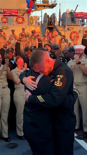 Navy soldier Proposes to his Man ❤️‍🔥🏳️‍🌈🇺🇸