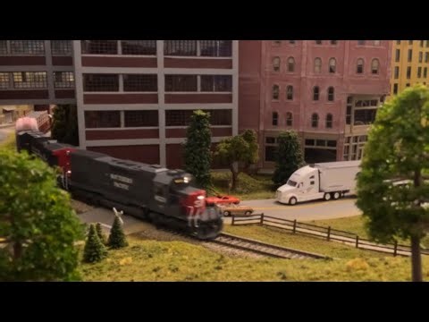 CSX & SP Locomotives - Realistic HO Scale Operation