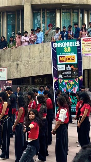 college students viral flash mob dance 🔥👻❤️ | viral college girl dance #shots #flashmob #ConCalma