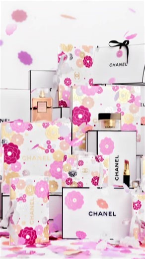 Warm her heart in a flash with the CHANEL Mother's Day gift selection.