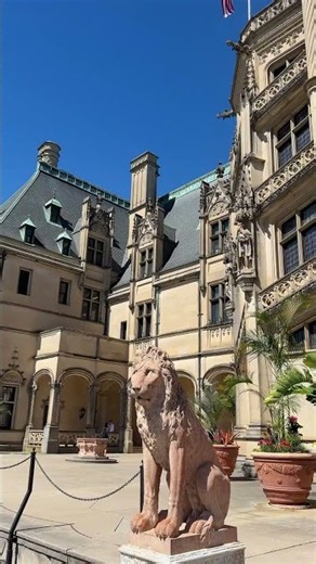 Would you spend a day exploring America’s largest home? 🏰✨ 📍Biltmore Estate, Asheville, North