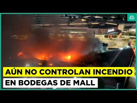 Se mantiene un foco activo en incendio que afectó a 150 bodegas cercanas al Mallplaza Norte