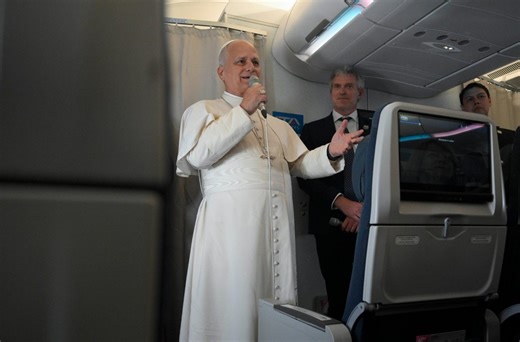 Pope: As a pastor, I cannot be in favor of war; too many innocents have died - Vatican News