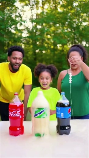 3 Sodas vs Mentos 🤯 Pepsi, Coca Cola & 7UP Challenge! Family Challenge! #shorts