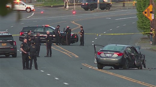 Woman in custody after police chase ends in 3-vehicle crash in N Portland