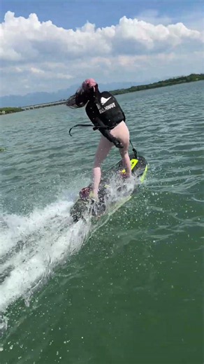RUSH WAVE ,Feel the joy of surfing in summer#rushwave #Surfing #surfboard #gasolinesurfboard