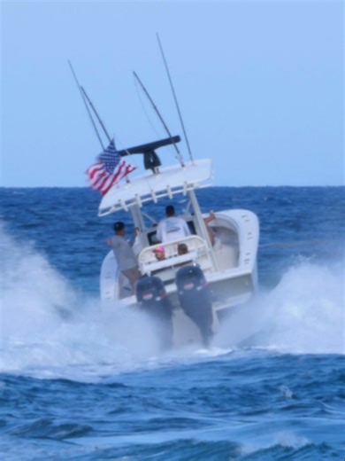 Move it or lose it - avoiding the rush of traffic leaving Boca Bash | Boca Inlet #boating #bocabash #travel
