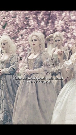 Anne Hathaway in Alice in Wonderland