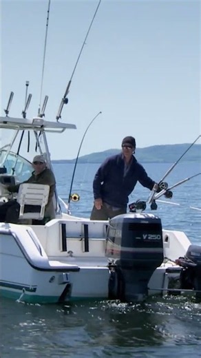 Jeremy Wade’s first time catching a Lake Trout! 🤩