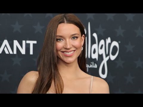 Justin Theroux’s Pregnant Wife Nicole Brydon Bloom Shows Off Baby Bump | Critics Choice Awards 2026