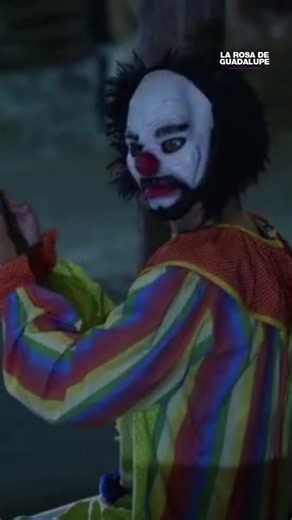 En #LaRosa🌹 CC ya tienes 30 y te siguen dando miedo los payasos 😰 🤡 🫣 ✨🌹 #LaRosaDeGuadalupe 📺 Ve el episodio completo por Vix 👉 Te va a salir el payaso #Televisa #Drama