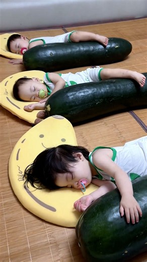 Hugging winter melons to stay cool in China