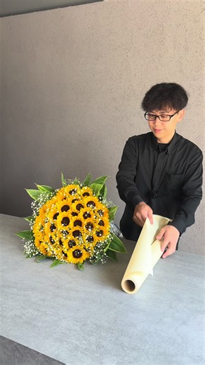 ひまわり40本とかすみ草の花束🌻 #花束 #花屋 #プロポーズ #向日葵 #flowers