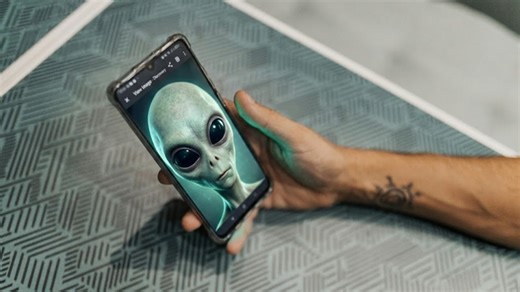 People are paying to text “aliens”