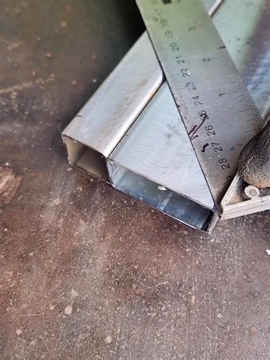 Precision Metal Cutting: Thin Square Tube Technique