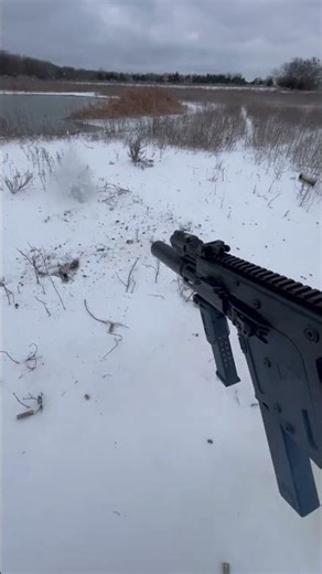 Shooting Kriss Vector 9mm with FRT&Silencer out in this Texas weather!