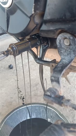 How to remove Pulsar ns125 engine oil #shortvideo #oil #pulsar