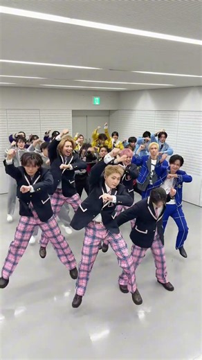 #EBiDAN みんなでエトランス🦐🪩 #YesEBiDAN #Mステ #エトランスフィーバー #超特急_エトランスフィーバー ‪@ebidan_ch‬
