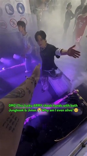 OMG! This lucky ARMY shook hands with both Jungkook & Jimin😭💜 Munich Concert D1