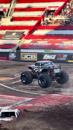 Avenger Monster Jam World Finals Freestyle Run