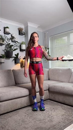 Look one or two? 🤔#outfittransition #shoetransition #runningfit #asicsapparel #runningcontent