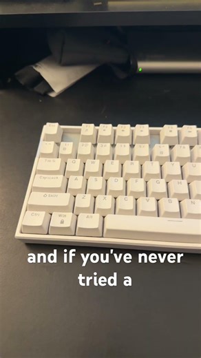 A clicky keyboard at the thrift #thrift #thrifting #keyboard #mechanical #mechanicalkeyboard #clicky