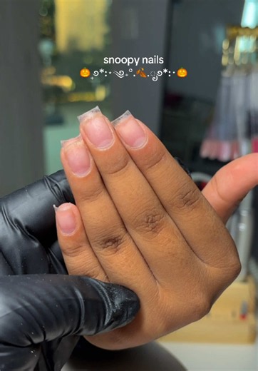 snoopy nail hipper 🎃✨🧡 inspo: @𝓝𝓪𝓲𝓵𝓮𝓭 𝓫𝔂 𝓕𝓻𝓮𝓼𝓪 #snoopyhalloween #gelxnailtech #gelxnailinspo #halloweennails #snoopynails