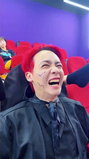 神父躲不过的脚！#shorts#神父#修女