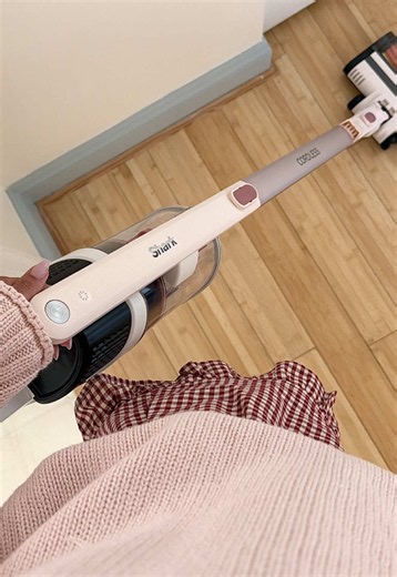 #ad #targetpartner let’s tidy up the lake house with @Shark Home cordless vacuum 🫧 shop now at liketk.it/6plsM #sharkclean #sharkcordless #liketkit TargetFinds @target @LTK