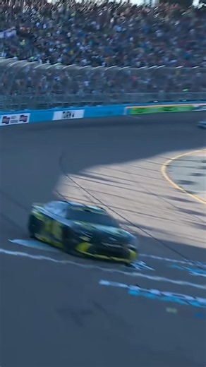 Tyler Reddick returns to victory lane at Phoenix