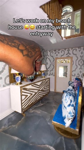 Dollhouse Foyer and Living Room Design