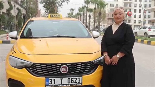 Antakya'da taksicilik yapan kadın, günde ortalama 15 saat direksiyon sallıyor