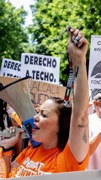 MANIFESTACIÓN VIVIENDA | Cientos de personas apoyan una marcha contra el precio del alquiler #shorts