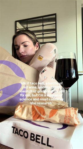 today’s sommelier approved tacobell & wine pairing…. 🍷 Louis Jadot Beaujolais Bean Burrito, Mexican Pizza & Nacho Supreme Dip ( all the fire sauce 🔥) 🤝 #sommelier #tacobell #louisjadot #winepairing #gilmoregirls @Gilmore Girls @tacobell @Taco Bell PR