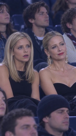 Buffy the Vampire Slayer Cast Spotted with Their Younger Selves 👀✨ Sarah Michelle Gellar, Alyson Hannigan, David Boreanaz & More! #BuffyTheVampireSlayer #SarahMichelleGellar #AlysonHannigan #DavidBoreanaz #thenandnow