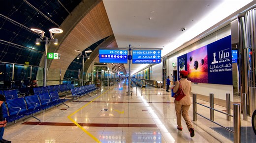 ¿Cómo es caminar por el aeropuerto de Dubái?