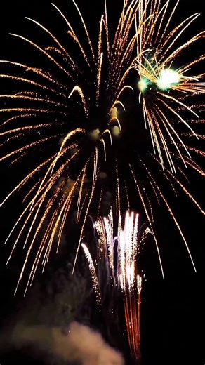 Huge 4inch Fireworkcake 🤯💥 #tiktok #pyrography #pyro #fireworkshow #4thofjuly #foryou #fyp #fuegosartificiales #feuerwerk #firework #fireworks Huge 4inch Fireworkcake 🤯💥 #tiktok #pyrography #pyro #fireworkshow #4thofjuly #foryou #fyp #fuegosartificiales #feuerwerk #firework #fireworks | CharlesPyro Fireworks