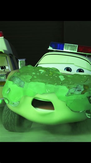Lightning McQueen gets SLIMED on set! 😆🦠 | Pixar Cars | Disney Jr.