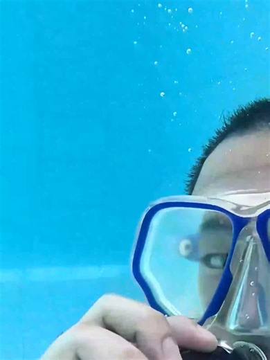 Burp RC Cola vs Root Beer Underwater