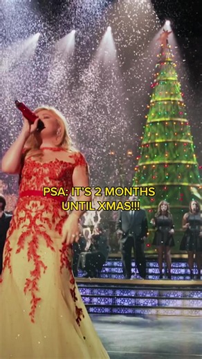 What do we think @kellyclarkson will be asking for underneath the tree... 🦜🎁🎄🫢 #kellyclarkson #underneaththetree #christmas #xmas #holidays