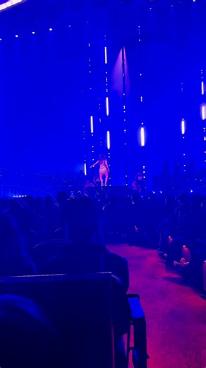 Jennifer Lopez- I’m In To You” live in Las Vegas, Nevada opening night. ￼#jlo #imintoyou #upallnighttour #oldiesvibe #jenniferlopez @jlo | Oldies Vibes