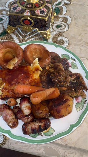 Sunday Lamb Roast Dinner Recipe — Slow Cook Roast Lamb & Roast Potatoes