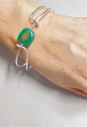 Handmade wire-wrapped jewelry tutorial