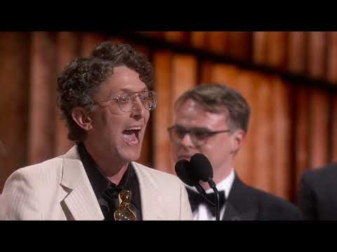 MR. NOBODY AGAINST PUTIN Accepts the Oscar for Documentary Feature Film