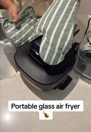 Watch it cook, lid it up, take it anywhere 🍗 The $119 portable glass air fryer that's always invited. #KmartAus #KmartFinds Pricing correct at time of posting.